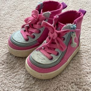 Toddler Girls BILLY zip tennis shoes Pink, Blue and Purple in Size 5.